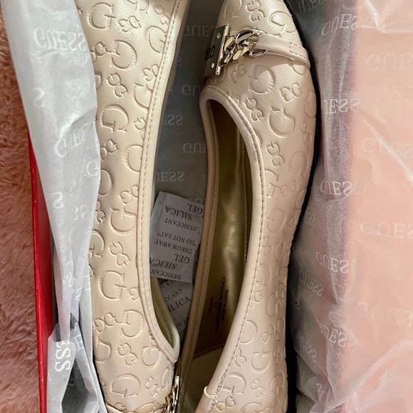 Guess flats - Picture 3 of 5